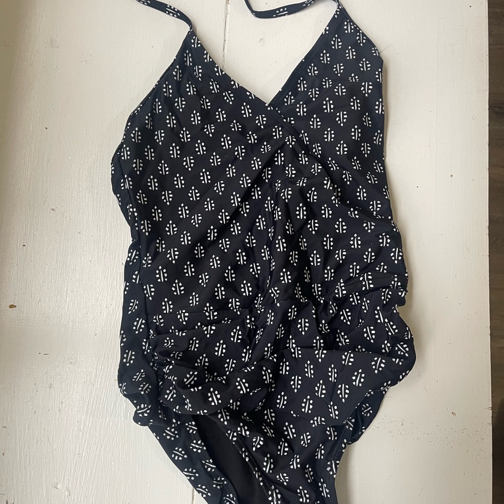 Old Navy Black and White One Piece Swimsuit